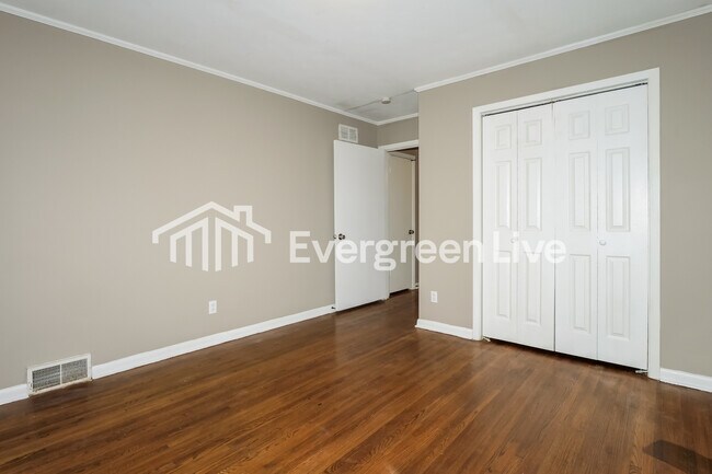 Building Photo - 3070 Magevney St