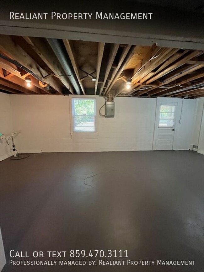 Building Photo - 501 Hickory Hill Dr