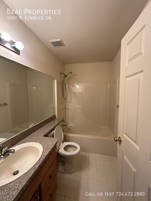 Building Photo - 1880 N Kenwyck Dr