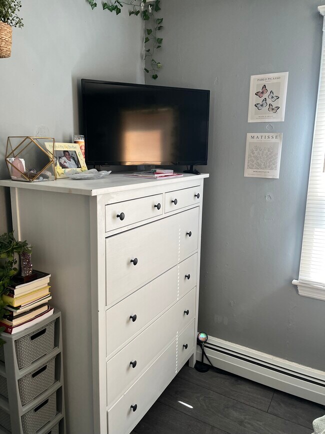 Building Photo - 52 Lawrence St