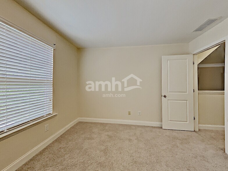 Building Photo - 2750 Freemont St