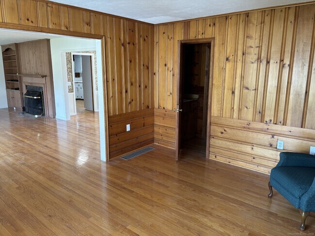 Building Photo - 16 Shorelands Dr
