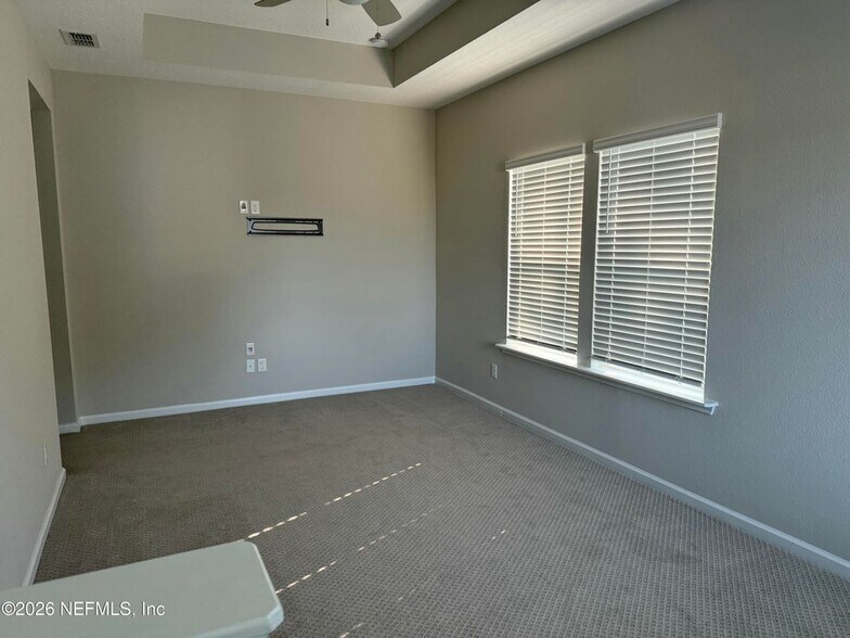 Building Photo - 323 Holly Forest Dr