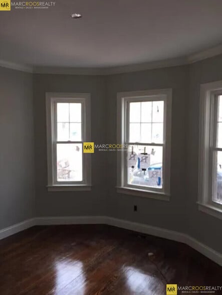 Building Photo - 49 Beech Glen St