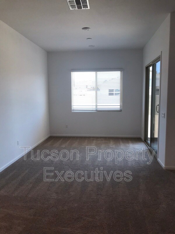 Building Photo - 10918 W Yates Ln