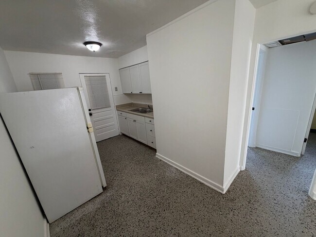 Building Photo - 2109 S Mills Ave