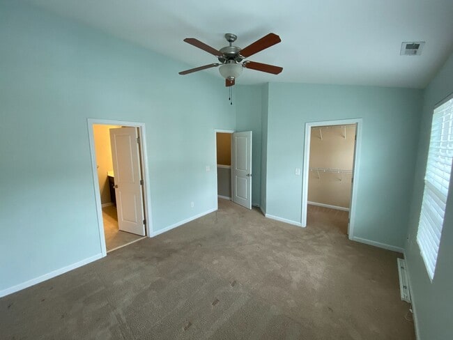Building Photo - Like-New Townhome in Prime SW Durham Location!