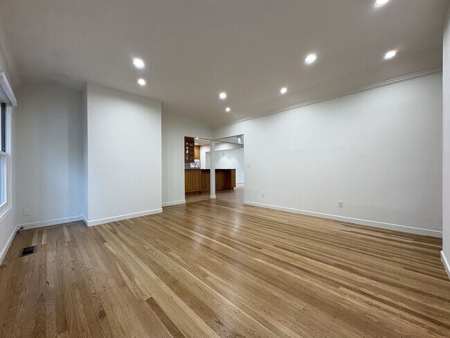 Building Photo - Beautifully Updated 3BD/2BA + Office Single-Family Home in Palo Alto