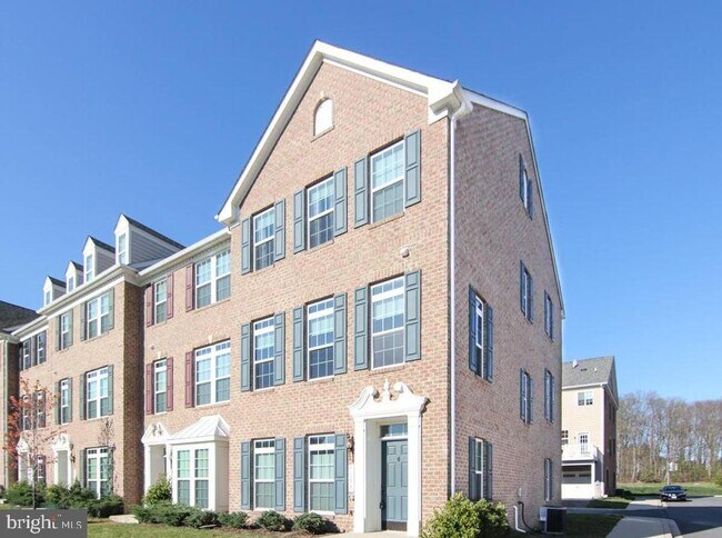 Building Photo - 7548 Honey Locust Ln