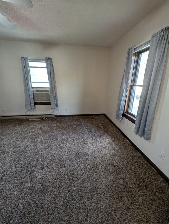 Master bedroom - 135 Midland Ave