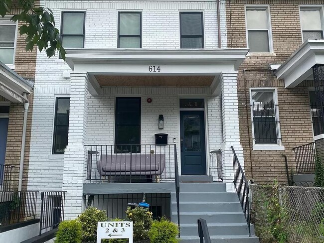 Building Photo - 614 OTIS Pl NW