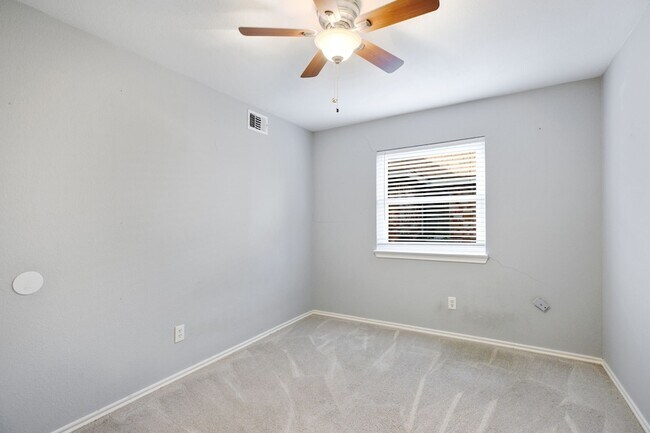 Building Photo - 128 Overbrook Dr