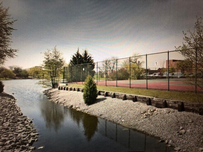 Building Photo - 2150 Valencia Dr