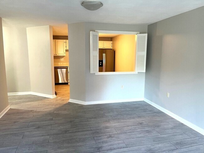 Building Photo - 8 Ledgewood Way