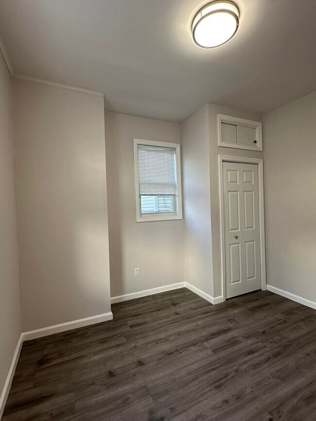 Building Photo - 38 Clendenny Ave