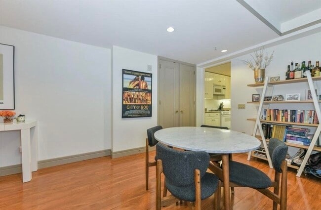 Building Photo - 3 Avery St