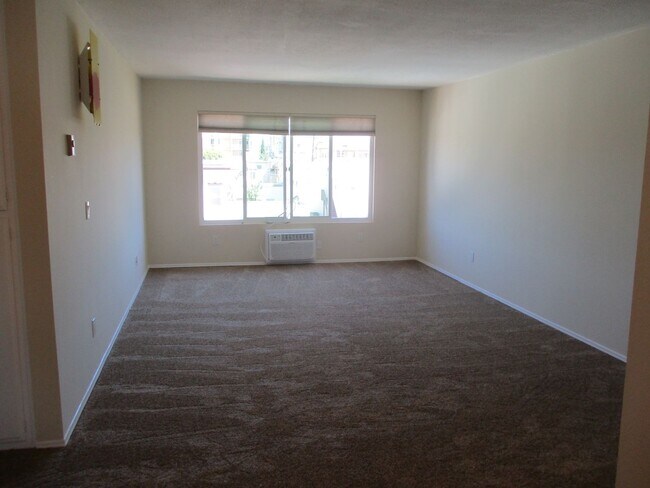 Building Photo - Desirable Park Blvd 1 Bdr 1 Ba 3rd Floor Condo in Hillcrest