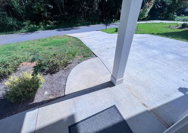 Building Photo - Gorgeous 3 bedroom, 2 1/2 bathroom two-sto...
