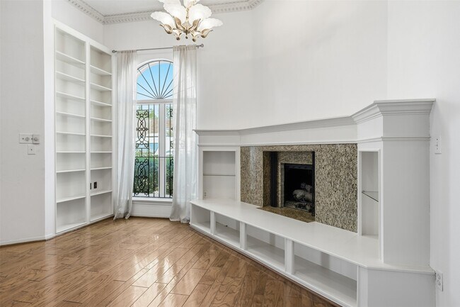 Building Photo - 4063 Breakwood Dr