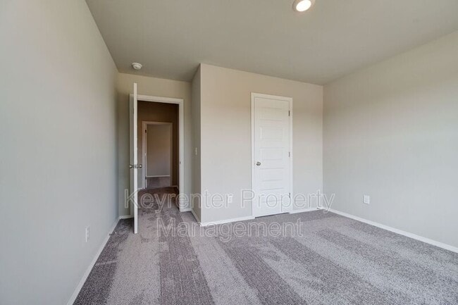 Building Photo - 755 Foxtail Dr