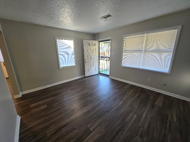 Building Photo - 205 Reno Ave