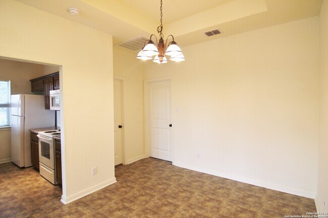 Building Photo - 1270 Hillcrest Dr