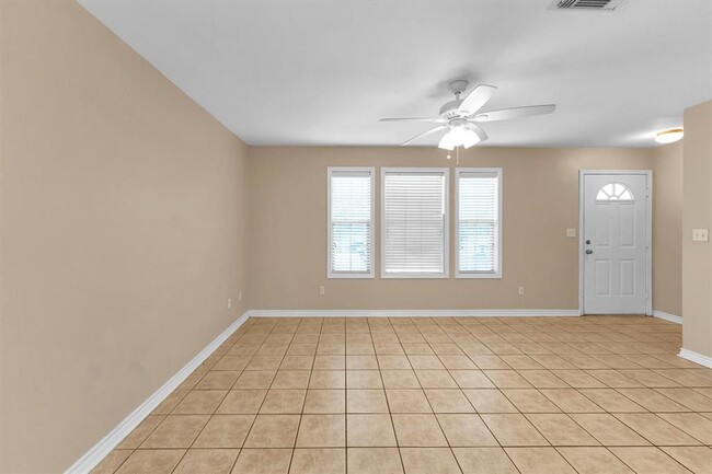 Building Photo - 114 Vista Way