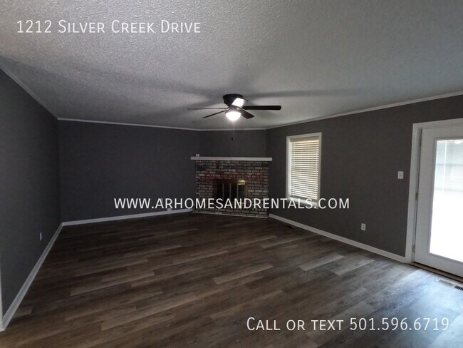 Building Photo - 1212 Silver Creek Dr