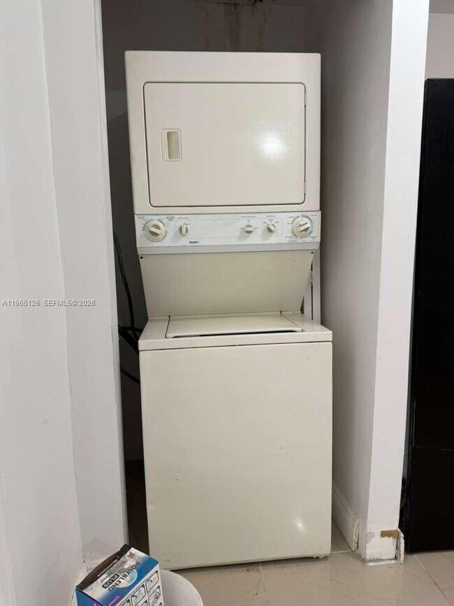 Building Photo - 244 Westward Dr