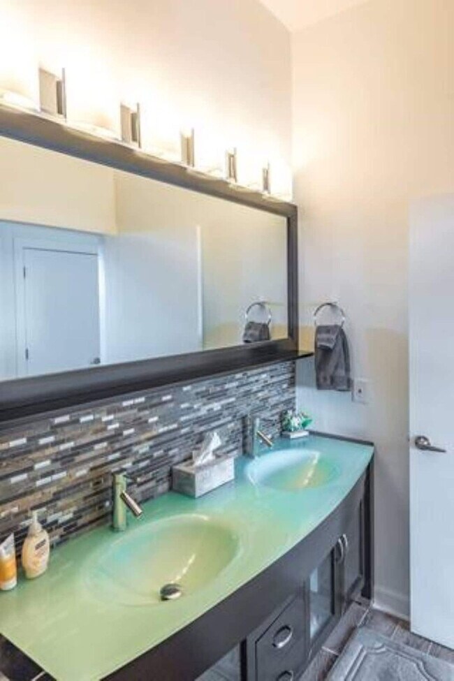 Building Photo - 715 N Church St