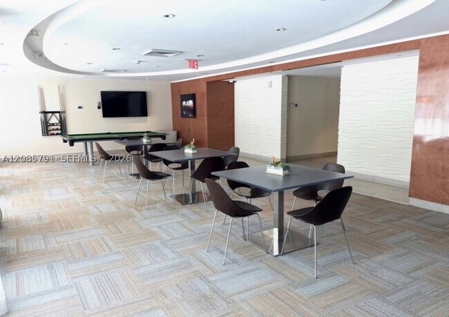 Building Photo - 950 Brickell Bay Dr