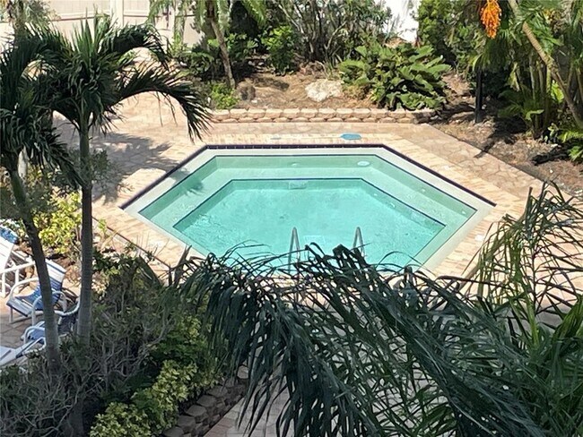 Building Photo - 400 Island Way