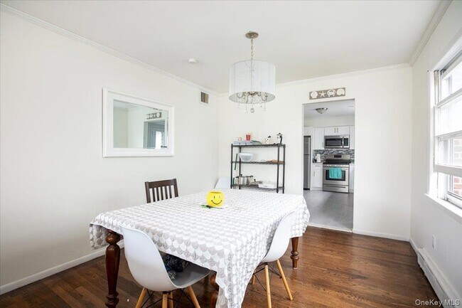 Building Photo - 525 E Beech St