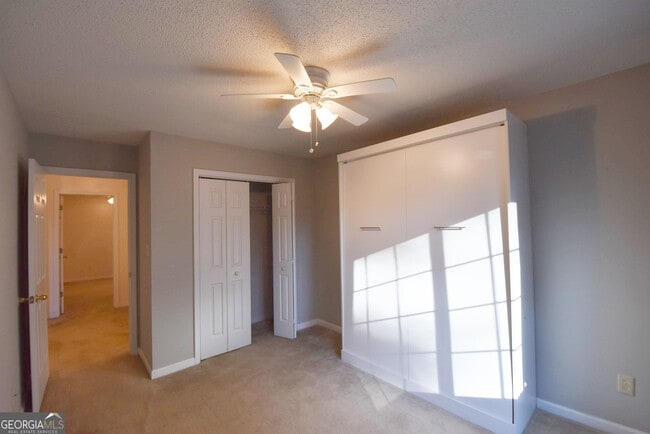 Building Photo - 715 S Fairfield Dr