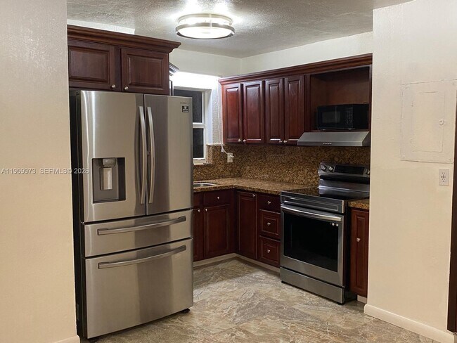 Building Photo - 820 NW 87th Ave