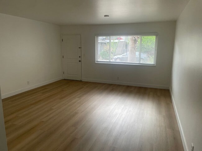 Building Photo - 845 Hillsdale Ave