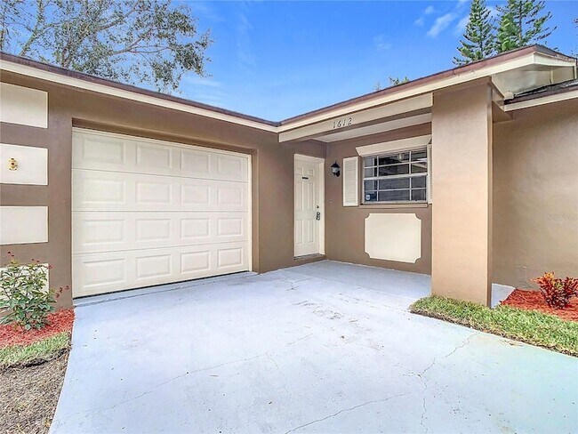 Building Photo - 1612 Fox Run Dr