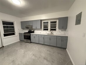 Building Photo - 84-63-84161 161st St