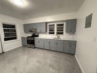 Building Photo - 84-63-84161 161st St