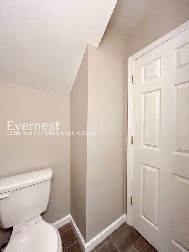 Building Photo - 800 Catherine St