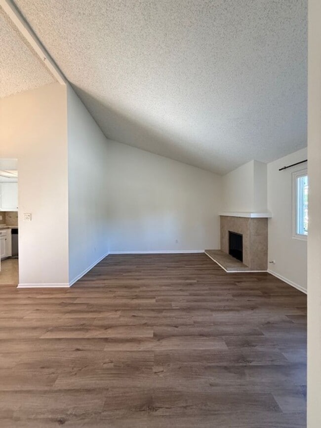 Building Photo - 420-22 Rees Street