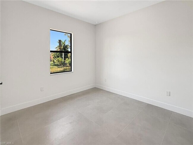 Building Photo - 2206 NE 35th Ln
