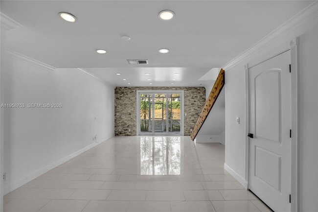 Building Photo - 1231 Sorrento Dr