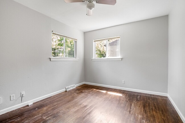 Building Photo - Section 8 Friendly | 3 bed 1 Bath on the W...