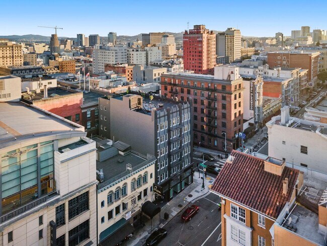 Building Photo - 693 Sutter St