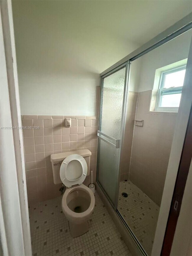 Building Photo - 7813 NW 70th Ct