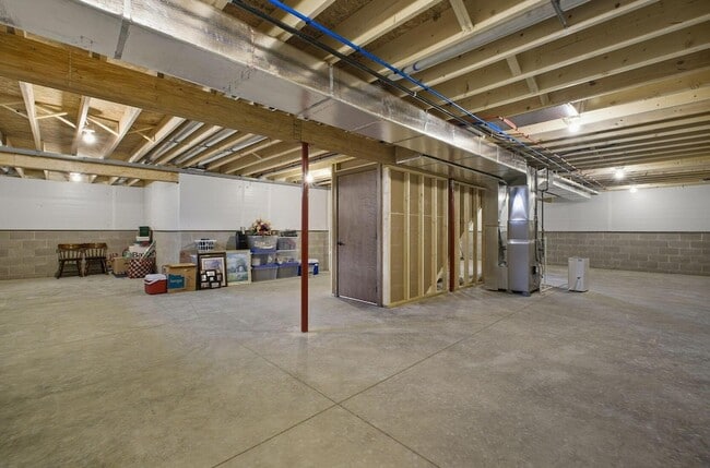 Building Photo - 557 Cannondale Ave