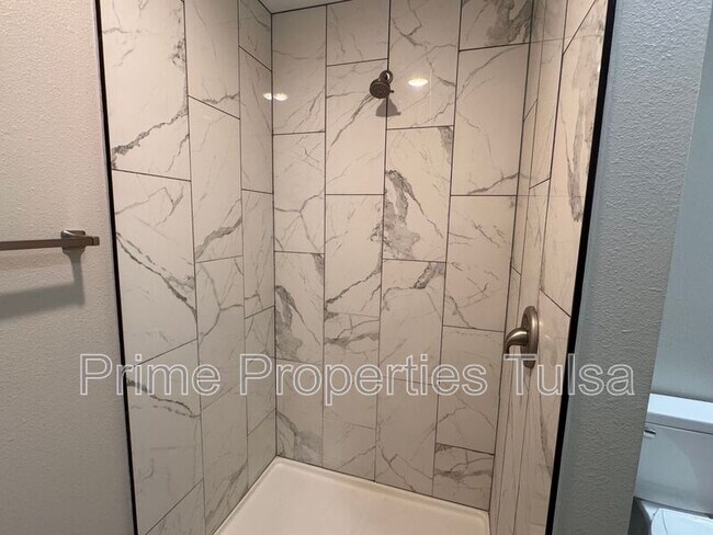 Building Photo - 4120 W 56th Pl