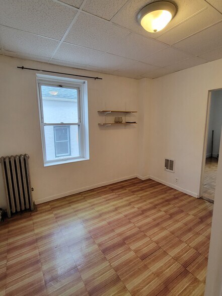 Building Photo - 538 Breck St
