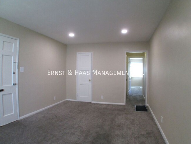 Building Photo - Lovely 1 Bedroom Apartment in Prime Bixby ...